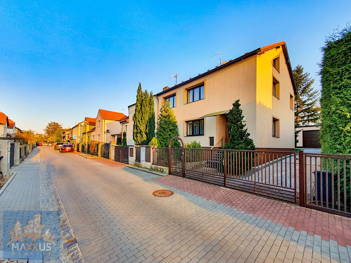 Pronájem rodinného domu 483 m², pozemek 483 m²